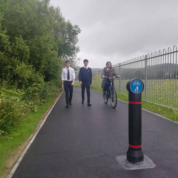 Penweddig School Pupils using the new shared use path between Llanbadarn and Park Avenue